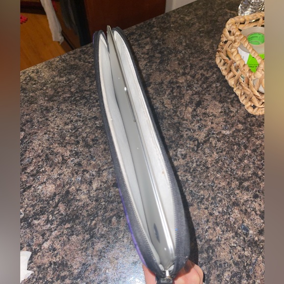 2015 MacBook Air 13 inch 120 GB - Picture 8 of 16